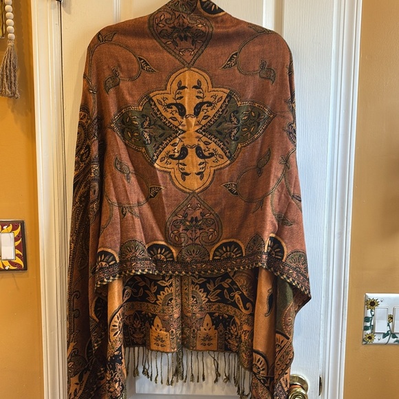 JNS BRAND…SHAWL LIKE PONCHO OVER THE HEAD…SHORTER IN THE BACK LONGER IN FRONT - Picture 13 of 14